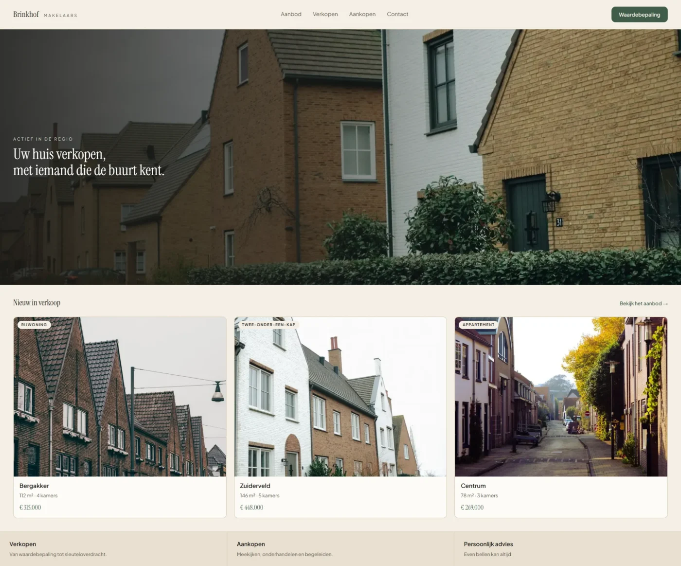 Ontwerpconcept voor een makelaarskantoor: schermvullende woningfotografie boven een rustige crèmekleurige opmaak met het woningaanbod.